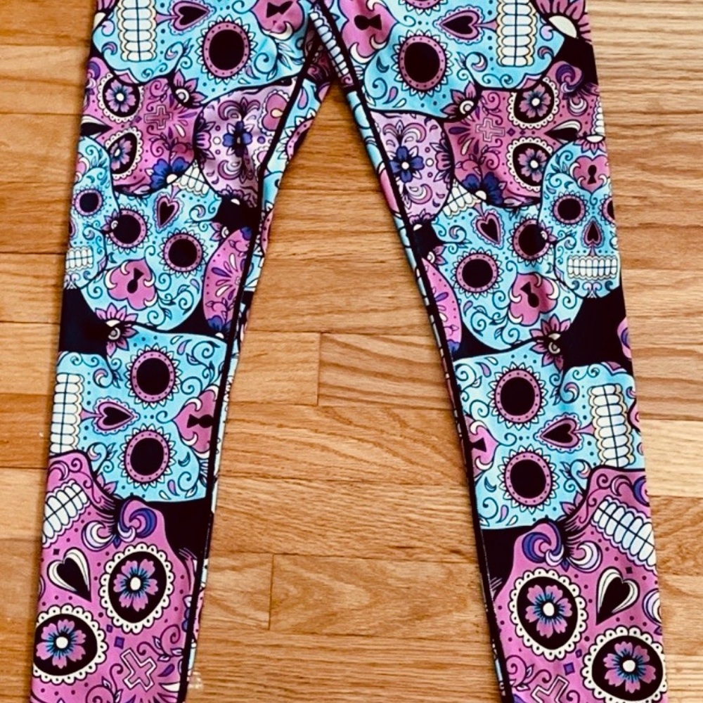 2 PIECE SET!! 💀💖 Constantly Varied Skull Spandex Leggings & Bra - Picture 3 of 8